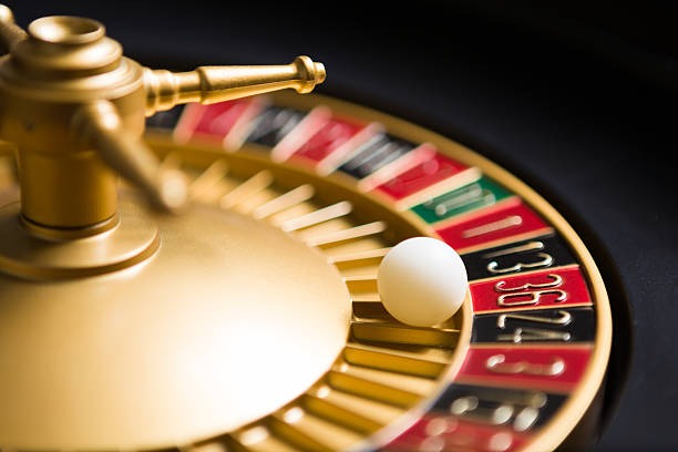 Diamond Empire bonus round and multiplier display on honeyslot